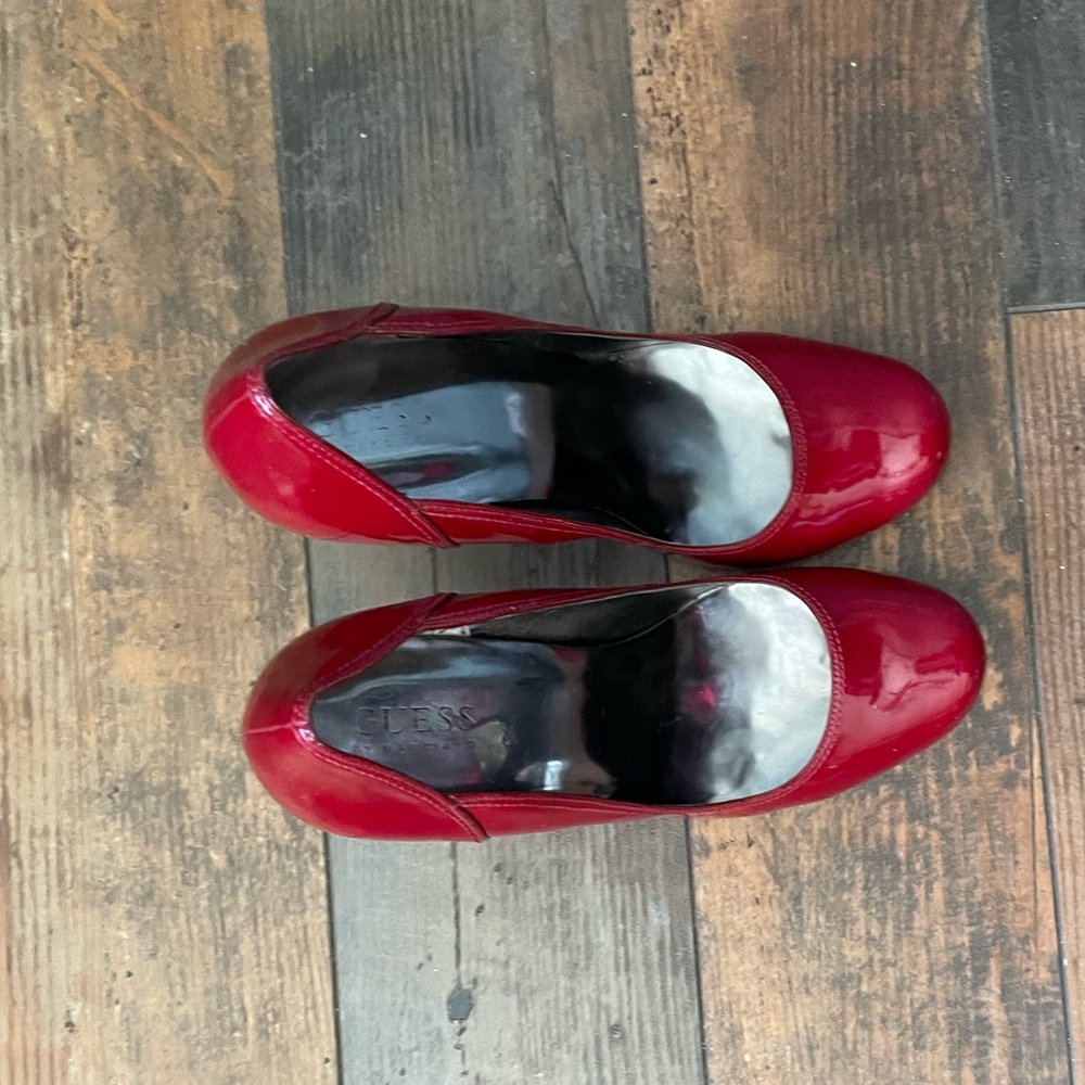 Guess by Marciano Glossy Red Heels - Picture 5 of 8